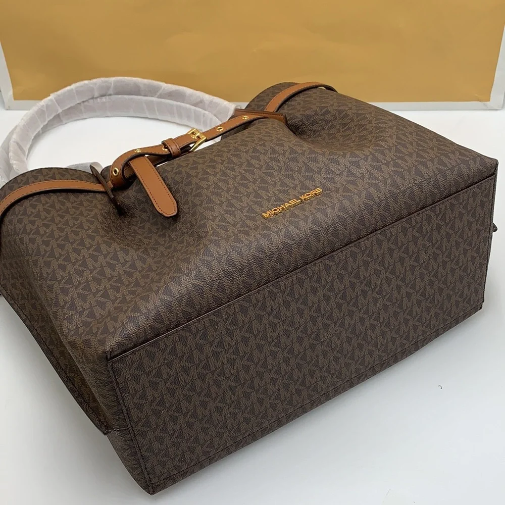 MICHAEL KORS 
Emilia Large Logo Tote Bag BROWN SIGNATURE COLOR - Picture 12 of 15